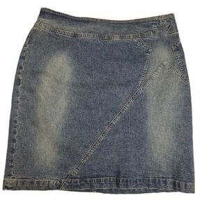 Vintage Y2K L.A. Blues Stretch Denim Skirt
Size 14